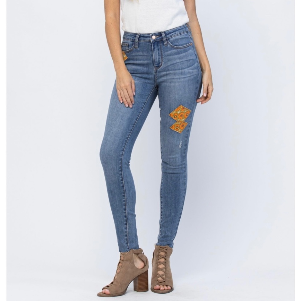 JUDY BLUE PLUS SIZE MID-RISE 70'S PATCH SKINNY JEANS